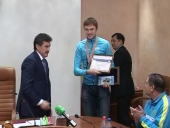 Чемпиону Мира по конькобежному спорту Денису Кузину подарили двухкомнатную квартиру 